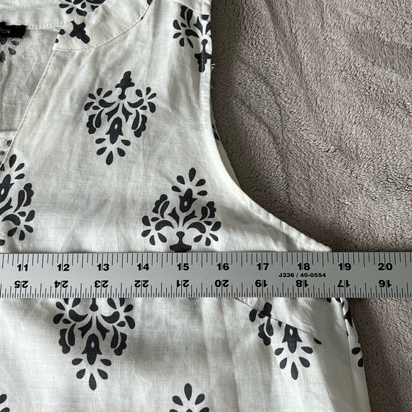 Anne Carson Linen Blend Sleeveless Blouse Size Medium White/Black Print Coastal - Picture 11 of 12